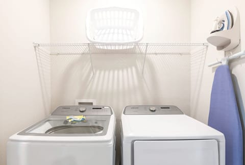 Townhome, Multiple Beds, Garden View (ET027 - The Tranquil Townhome) | Laundry