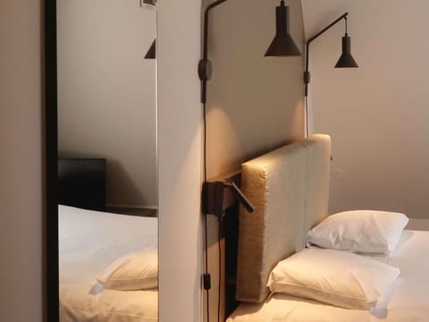 Standard Room, 1 Double Bed | Down comforters, desk, blackout drapes, iron/ironing board