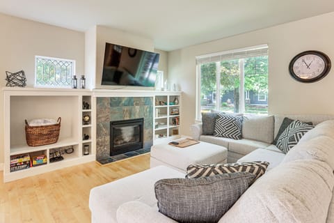 Redmond Vacation Rental | 3BR | 2BA | 1,500 Sq Ft | 3 Steps for Access