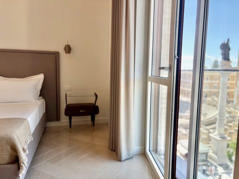 Panoramic Suite, Ensuite, City View | In-room safe, soundproofing, iron/ironing board, WiFi (free)
