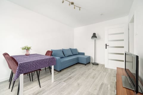 Apartment, Courtyard View | Living room