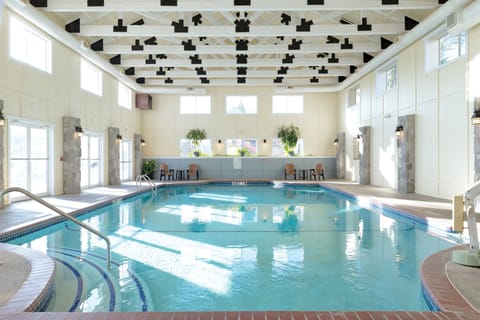 Indoor pool, 2 outdoor pools