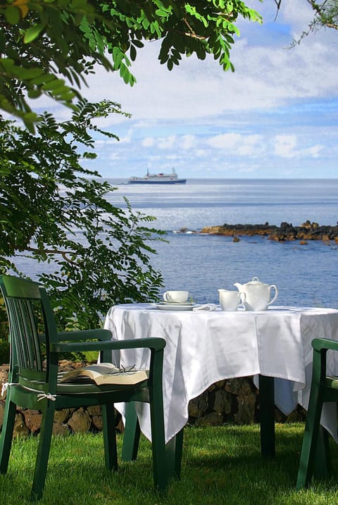 Breakfast, lunch, dinner served; international cuisine, alfresco dining 