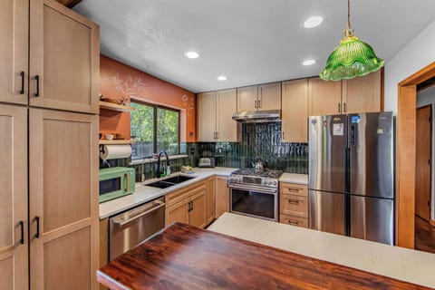 House, Multiple Beds, Fireplace, Mountain View (Lakewood Escape) | Private kitchen | Coffee/tea maker