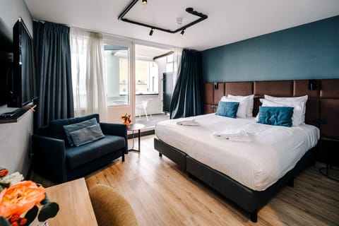 Deluxe Double Room, Balcony, Sea View | In-room safe, desk, blackout drapes, free WiFi