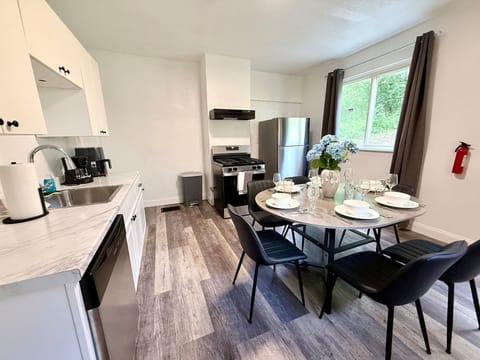 Kitchen/ Dining