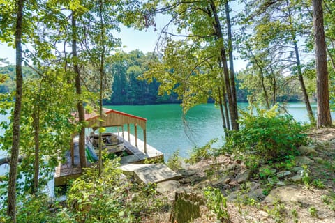 East Bernstadt Vacation Rental | 2BR | 1BA | 600 Sq Ft | Stairs Required