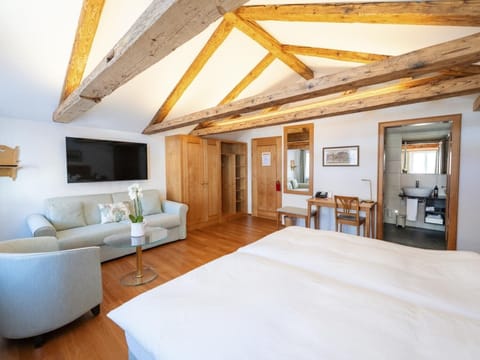 Family Room | Hypo-allergenic bedding, minibar, in-room safe, desk