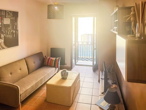 Apartment, Balcony, City View | Living area