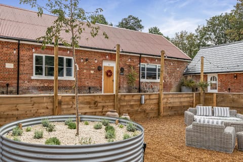 Foxglove Cottage, Hamptworth: A delightful barn conversion