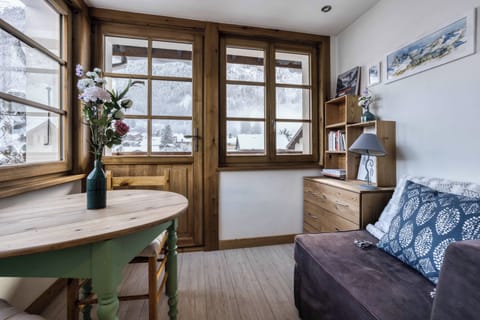 The perfect corner to have your coffee, look at the mountains, work from. We love it. incredible views on the Aiguilles de Chamonix, balcony access.