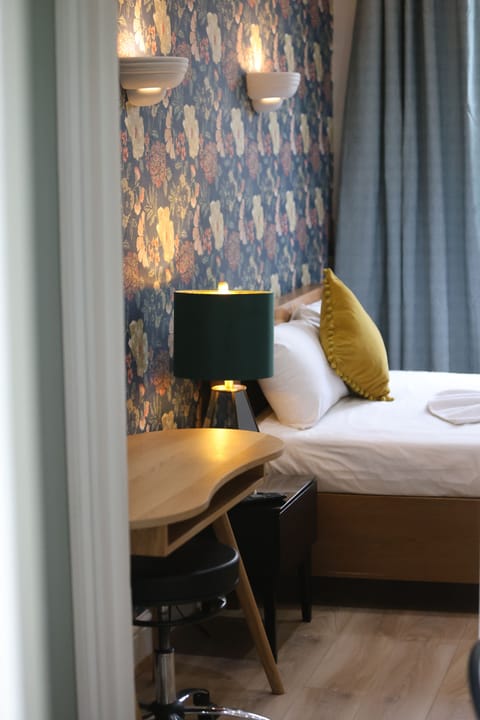 Standard Apartment | Iron/ironing board, WiFi (free)