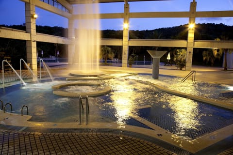 Indoor spa tub