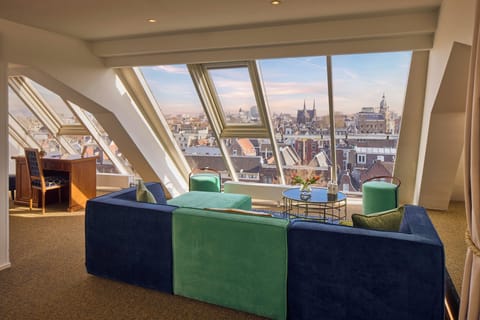 Suite, 1 King Bed, City View | Hypo-allergenic bedding, minibar, in-room safe, desk