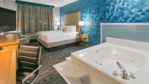 Pillowtop beds, desk, laptop workspace, blackout drapes