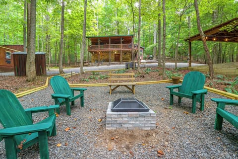 Cherry Log Vacation Rental | 2BR | 1.5BA | 861 Sq Ft
