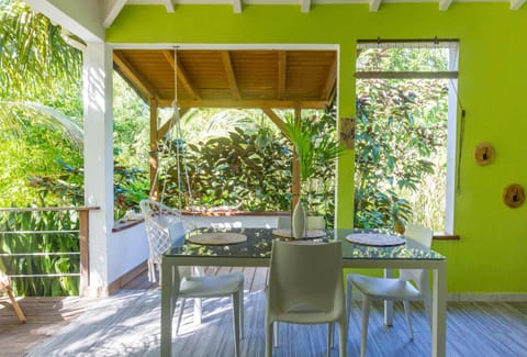 The terrace of the Fleur de Canne cottage