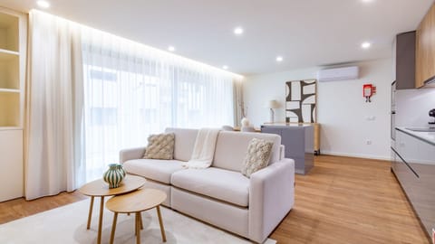 Relax on the comfortable sofa in this bright living space, bathed in natural light and perfect for unwinding after a day of exploration.
#LivingRoom #BrightSpace #LovelyStay