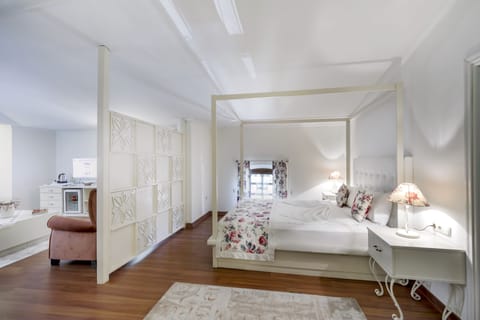 Egyptian cotton sheets, premium bedding, down comforters