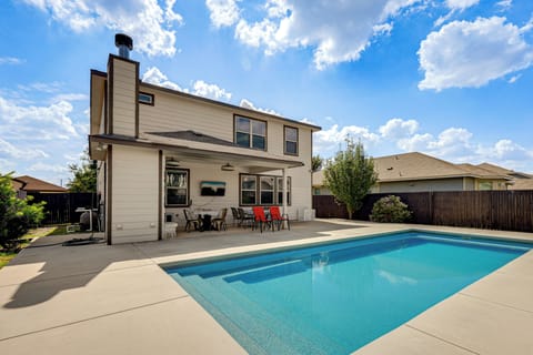 San Antonio Vacation Rental | 4BR | 2.5BA | 2,350 Sq Ft | Stairs Required