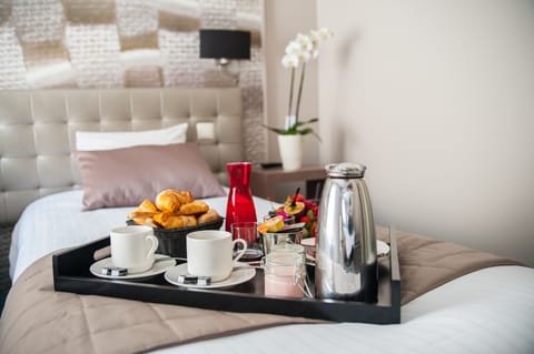 Breakfast, lunch, dinner served; Regional cuisine 