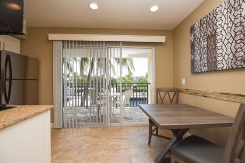 Full-size fridge, microwave, stovetop, dishwasher