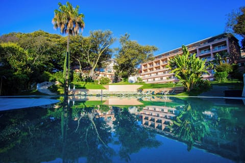 Indoor pool, seasonal outdoor pool, pool umbrellas, sun loungers
