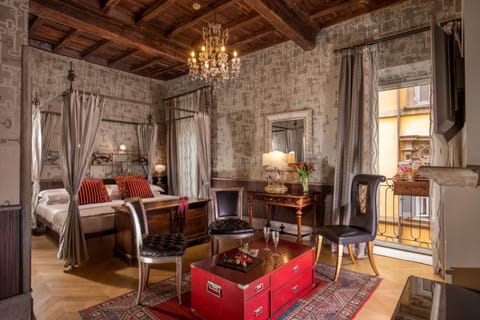 Junior Suite | Premium bedding, minibar, in-room safe, desk