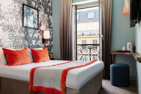Double or Twin Room | Minibar, in-room safe, free cribs/infant beds, free WiFi