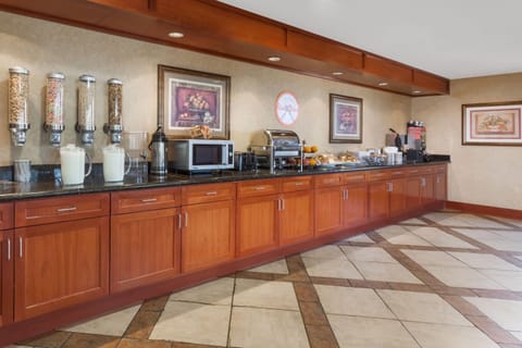 Free daily continental breakfast