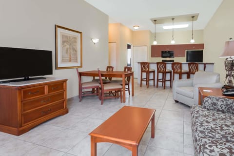 Suite, Non Smoking | Down comforters, in-room safe, desk, laptop workspace