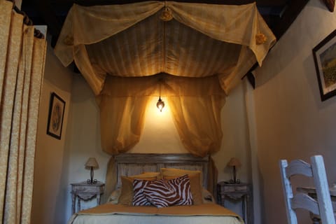 Standard Double Room | Desk, iron/ironing board, free WiFi, bed sheets