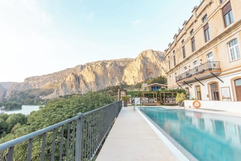 Outdoor pool, pool umbrellas, sun loungers
