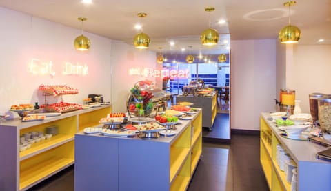 Free daily buffet breakfast