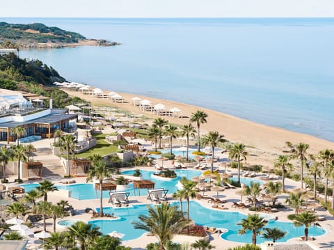 2 outdoor pools, sun loungers