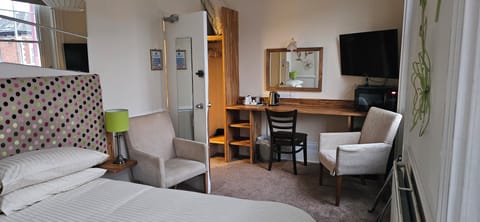 Superior Double Room | Individually decorated, desk, iron/ironing board, free WiFi
