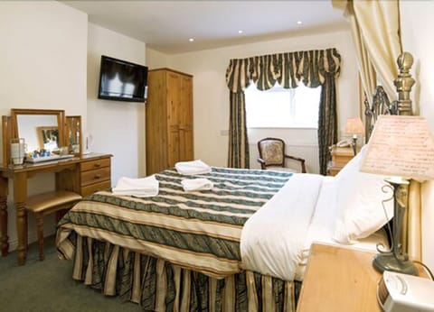 Basic Double Room | Individually decorated, individually furnished, laptop workspace