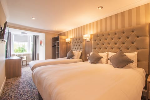 Triple Room | In-room safe, desk, iron/ironing board, free WiFi