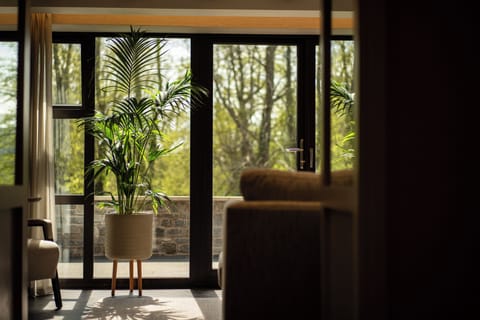 Garden Suite | Egyptian cotton sheets, hypo-allergenic bedding, individually decorated