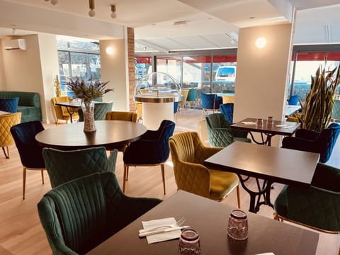 Lunch and dinner served, French cuisine