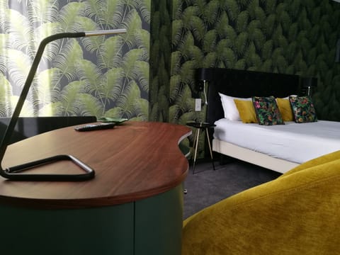 Junior Suite, 1 Bedroom | Premium bedding, desk, blackout drapes, soundproofing