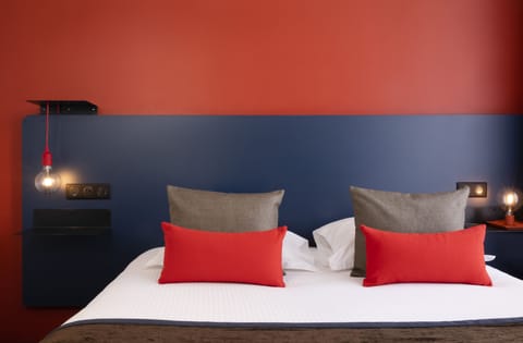In-room safe, desk, laptop workspace, blackout drapes