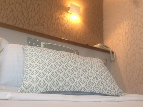 Triple Room | Soundproofing, rollaway beds, free WiFi, bed sheets