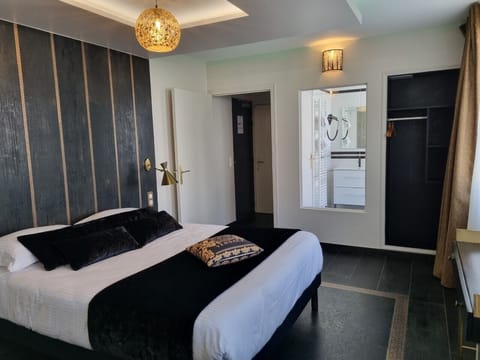 Superior Double Room | Desk, blackout drapes, soundproofing, bed sheets