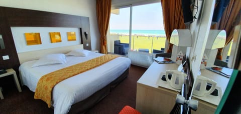 Superior Double or Twin Room, Sea View | In-room safe, desk, blackout drapes, soundproofing