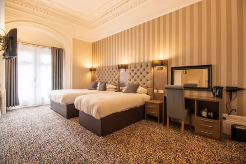 Triple Room | In-room safe, individually decorated, individually furnished, desk