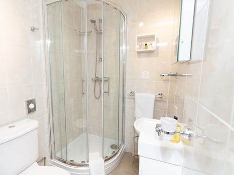 Superior Double Room, Ensuite, Garden View | Bathroom