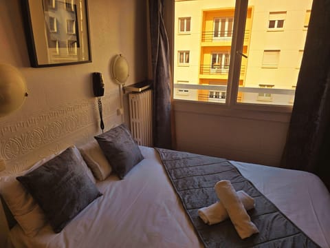 Economy Double Room | Select Comfort beds, iron/ironing board, free WiFi