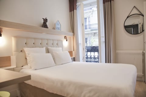 Double Room | In-room safe, iron/ironing board, free WiFi, bed sheets