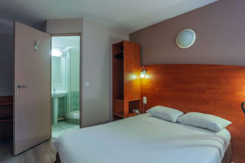 Double Room | Desk, free cribs/infant beds, free WiFi, bed sheets